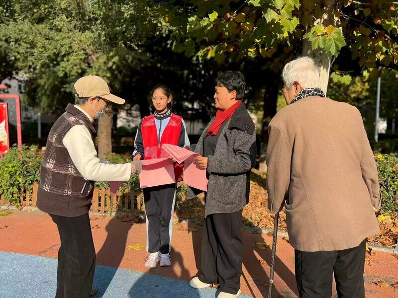 上高街道凤凰社区开展2026年度城乡居民医保征缴线上+线下宣传活动