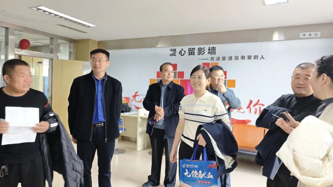 菏泽市牡丹区西城街道干部职工积极参与无偿献血活动