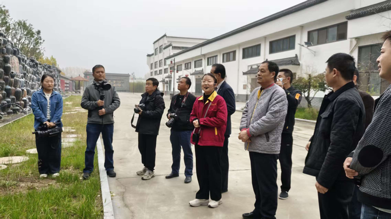 美酒飘香 笔墨传情 山东孔子酒业举行记者节采风活动