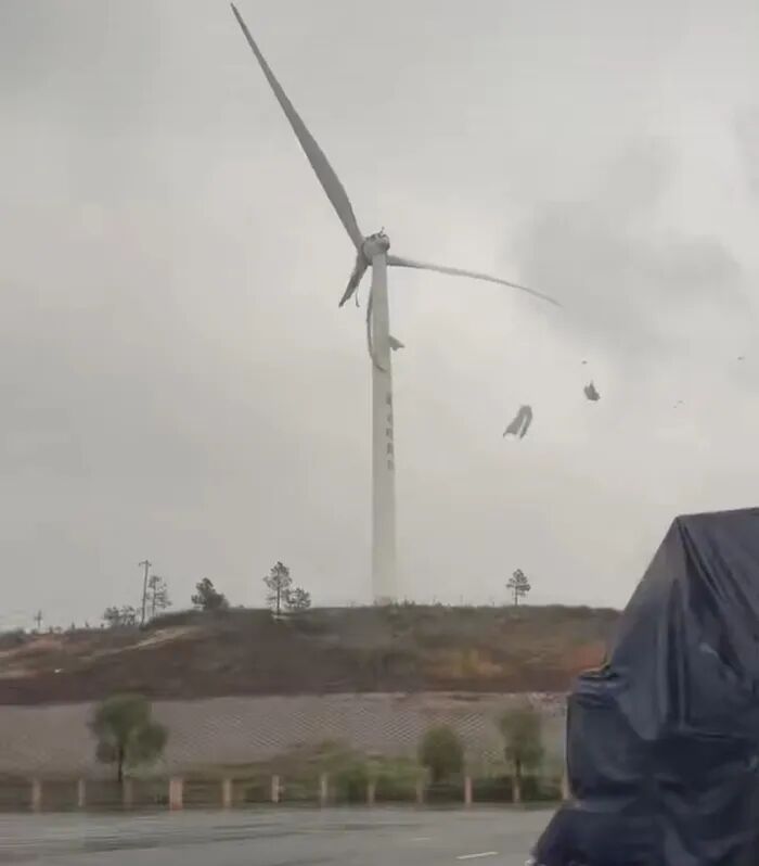 江西一风力发电机叶片断落,玻璃纤维在空中飞散,吉电股份回应:正在核实