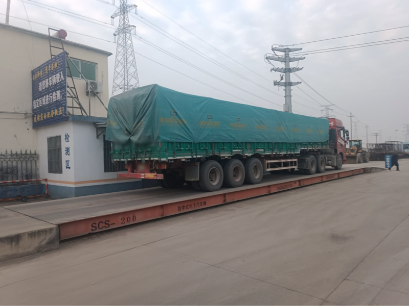 聊城市东昌府区交通管理大队查获两辆“百吨王”