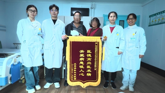 草料机绞伤左手险致残 显微手术妙手修复获锦旗