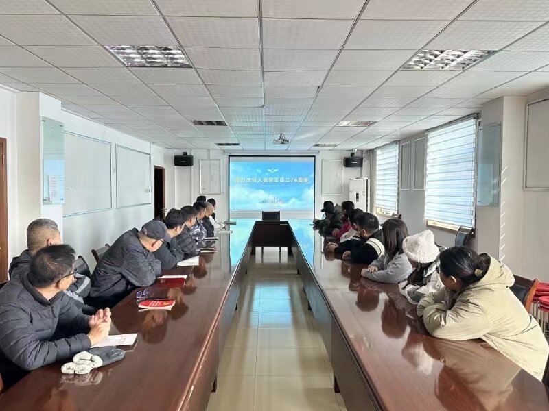 致敬蓝天卫士,共庆空军华诞——财源街道旧镇社区开展庆祝人民空军成立76周年宣传活动