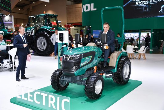 5.雷沃纯电动拖拉机E1000拖拉机发布