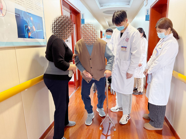 济南南郊医院康复科:用科学治疗与人文关怀点亮患者生命之光