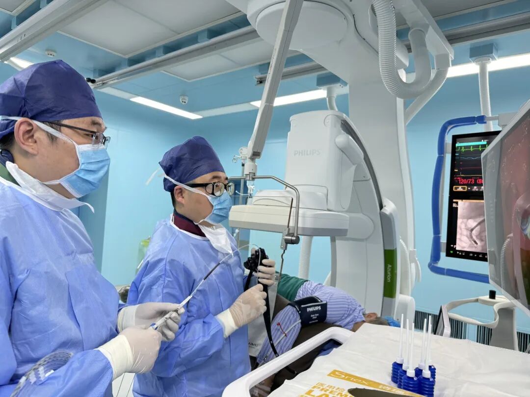 微创攻坚!山东大学齐鲁第二医院北院区首例ERCP术 多学科协作破解高龄胆胰困境