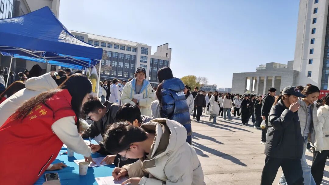 热血暖校园 奉献显担当——菏泽职业学院开展无偿献血活动