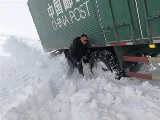 16年高原邮运路,他的车轮见证了西藏快递业发展