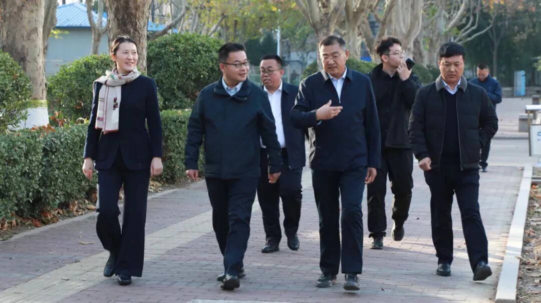 山东省供销社监事会副主任李忠强一行到山东经贸职业学院调研