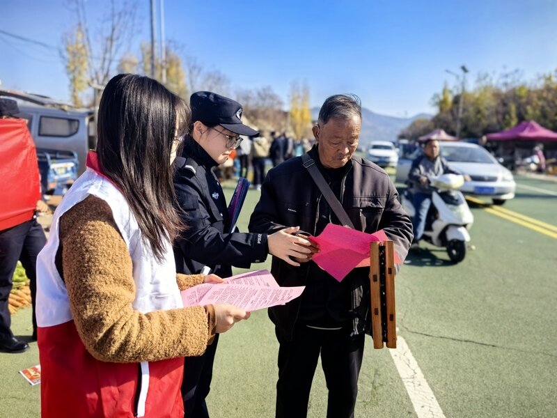 济南市公安局莱芜分局雪野派出所深入辖区开展反邪教宣传活动 筑牢平安防线