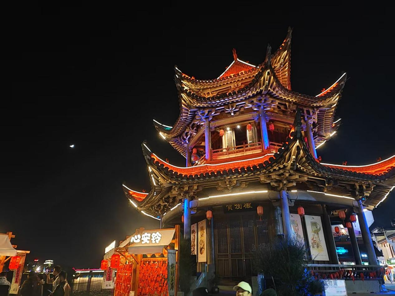 【2025打卡中国】多国网红博主在白墙黛瓦中寻觅生活的“小美好”