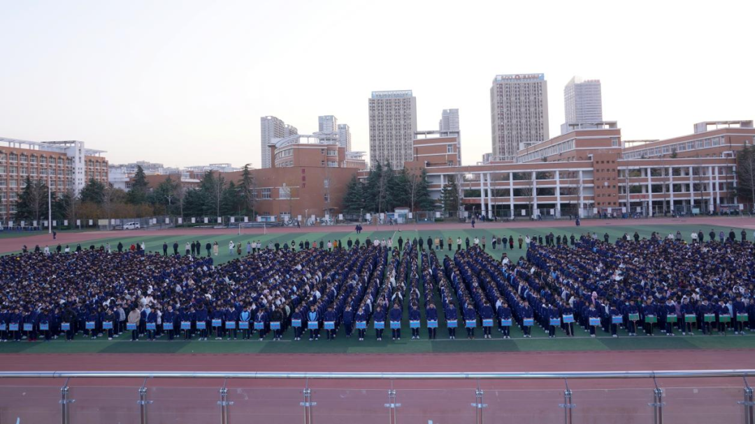 临沂第四中学举行“创文明校园 做文明学生”主题升旗仪式
