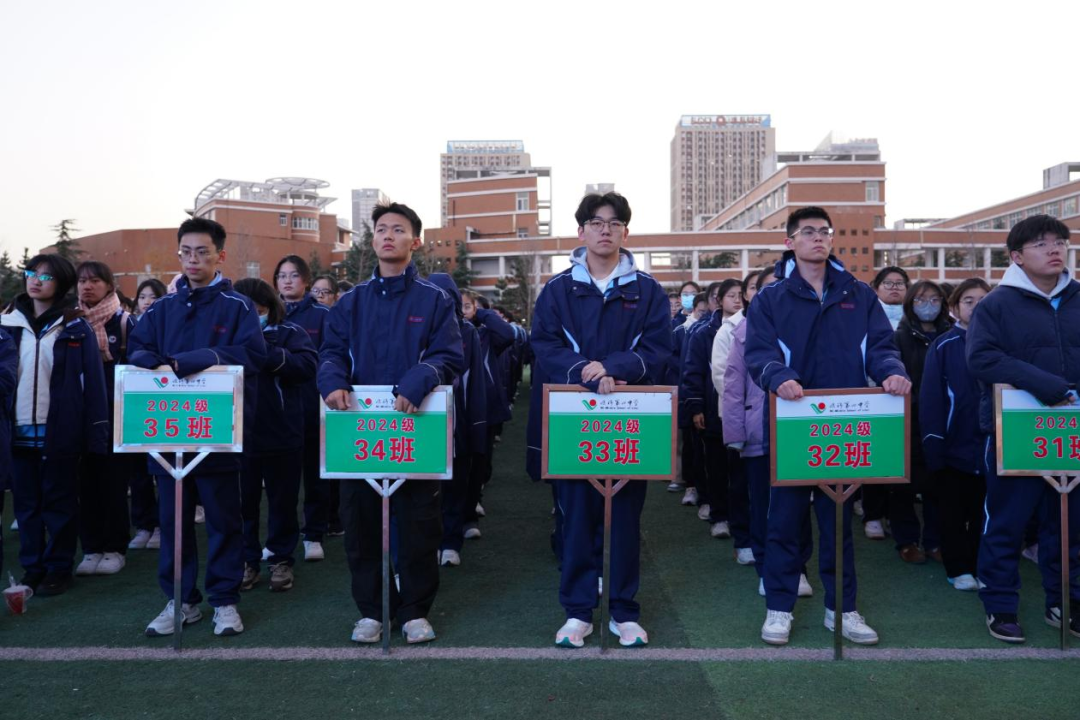 临沂第四中学举行“创文明校园 做文明学生”主题升旗仪式