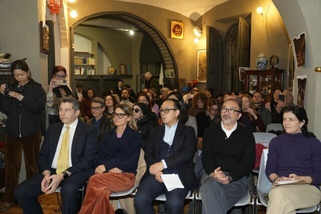 “外卖诗歌”架起中意文化桥梁 《下午三点》在罗马引共鸣