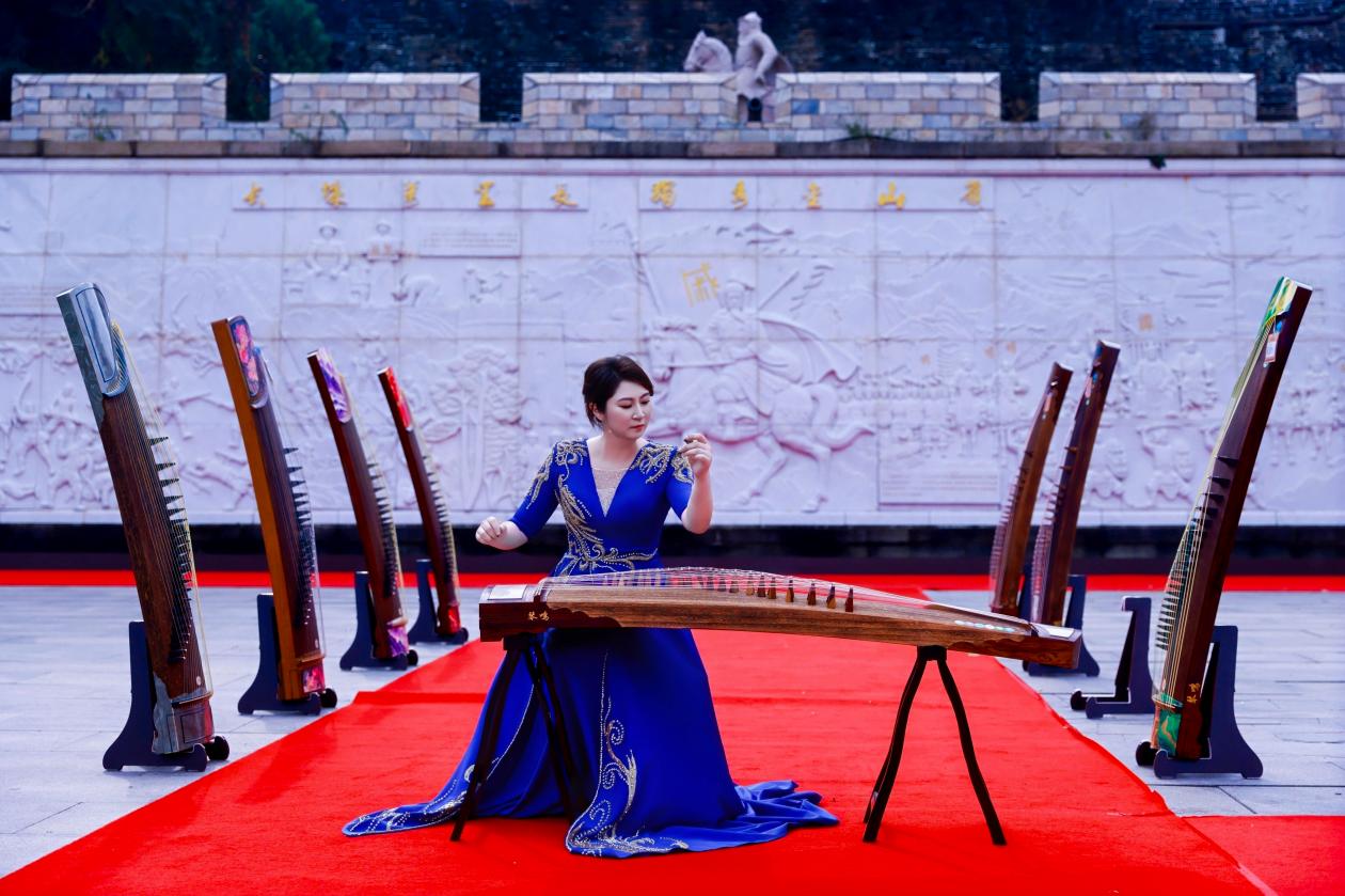 以筝为笔，绘就国乐传播新画卷——古筝艺术家洪悦领衔筝乐盛典