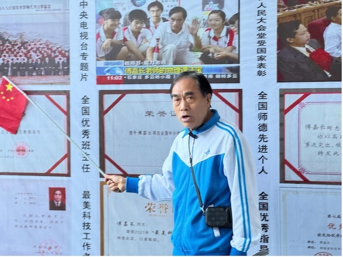 武陵山片区关工委参观麻阳一中科技创新馆