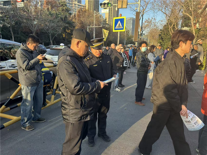 崂山区综合行政执法局开展校园周边市容秩序