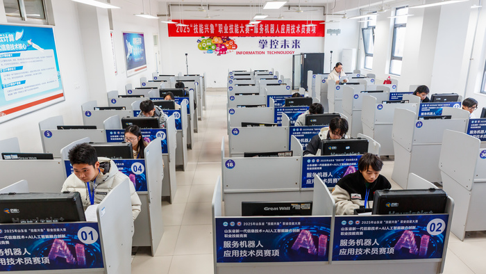 山东“技能兴鲁”职业技能大赛服务机器人应用技术员赛项开赛