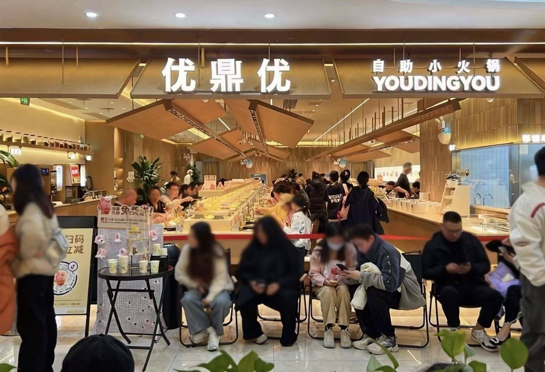 日排队2000桌，火锅+模式成宠儿，海底捞旗下举高高原班人马再复制神话！