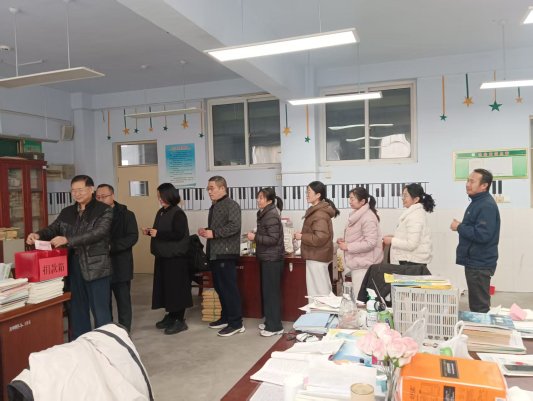 情暖校园 爱心传递——济南市莱芜区方下中心中学开展教师“爱心一日捐”活动