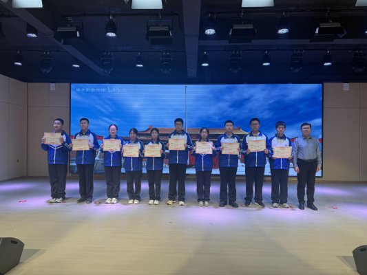 燃情冬日砺青春——济南市莱芜第一中学65级高二开展期中考试总结表彰大会暨冬学冬训动员大会