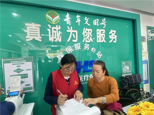 志愿暖冬 健康同行:布吉党支部联合社区服务居民健康