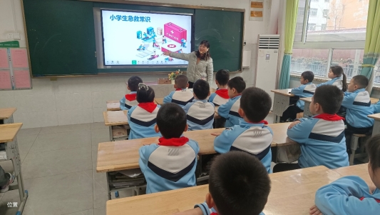 家校携手传技能 守护生命共成长——济南市莱芜区花园学校二年级开展家长进课堂活动