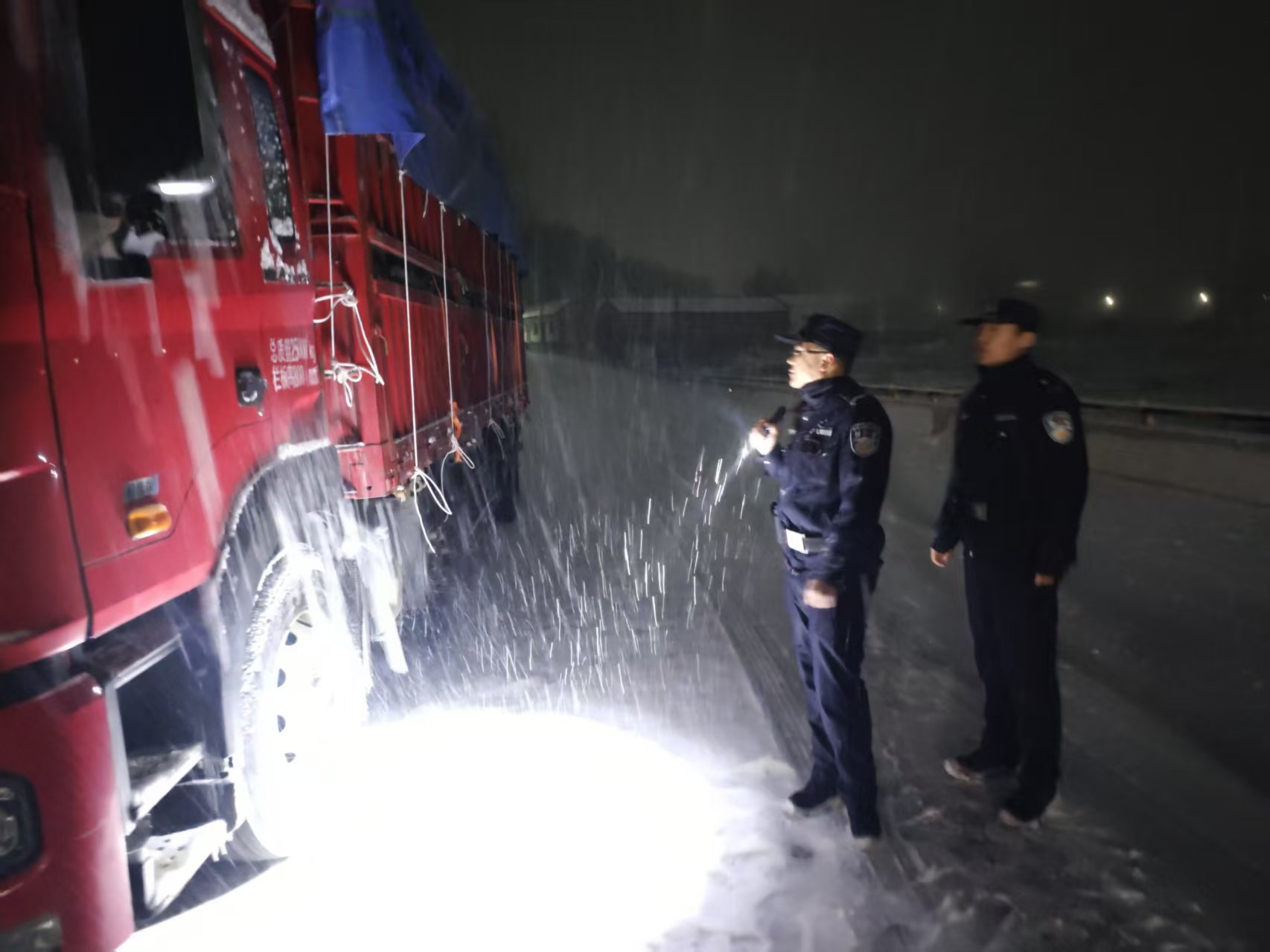 风雪守夜人 温情护民生——济南市莱芜区雪野街道多方联动筑牢雪夜安全防线