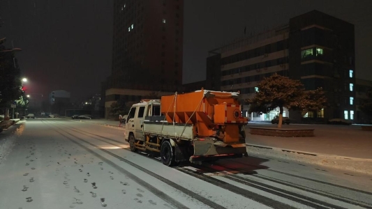 以雪为令 闻雪而动——济南市莱芜区口镇街道昼夜奋战清雪除冰保畅通