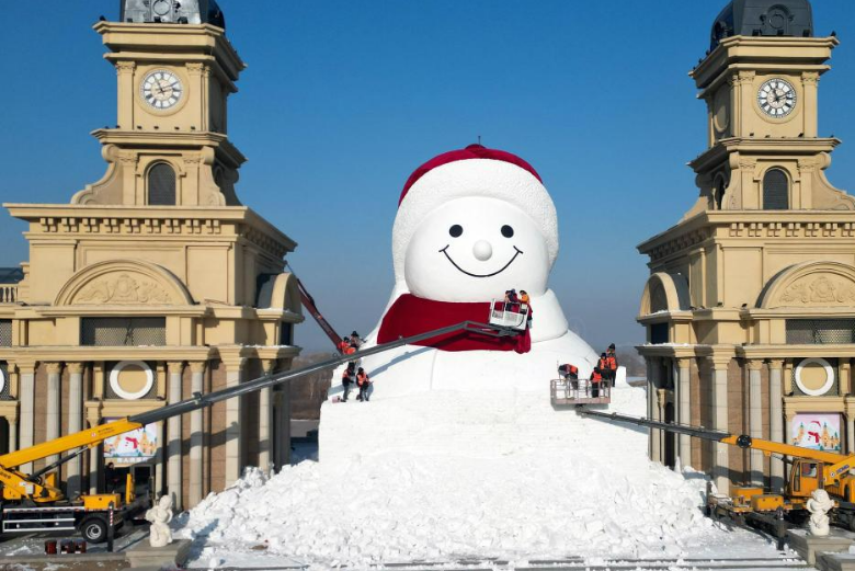 “尔滨”网红大雪人“露脸”啦