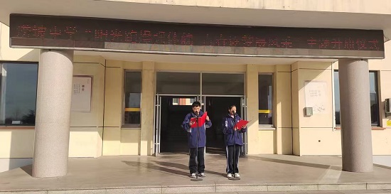 莒南县涝坡中学举行“阳光跑操强体魄,青春逐梦展风采”主题升旗仪式