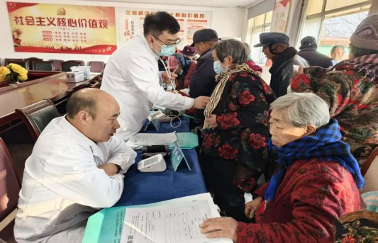 济南市莱芜区寨里镇韩王许村开展“健康义诊进乡村”活动