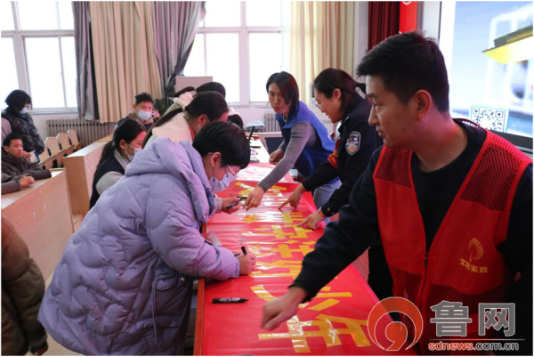 【全环境立德树人】胶州市开展“道德榜样在行动”宪法主题宣讲活动