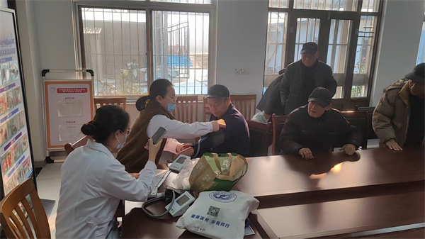 滨城区区直机关医院、市中中心开展“暖心义诊进乡村 健康服务零距离”义诊活动