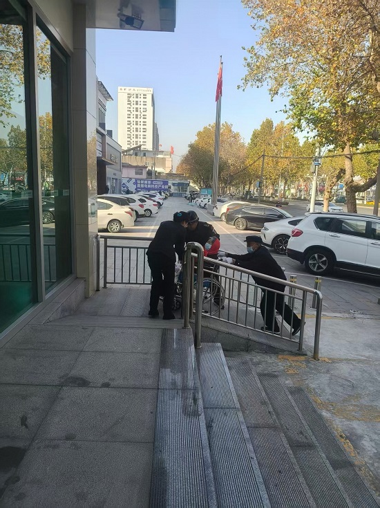 农行临西商城支行:暖心服务无障碍 农行相助显真情