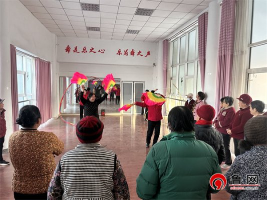【文化社区建设】德州天衢新区新区服务管理办公室开展“彩带飞扬 至‘扇’至美”舞蹈培训活动(图1)