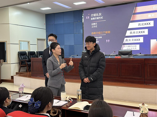 临沂市兰山区行政审批服务局开展政务服务人员场景服务提升专项培训