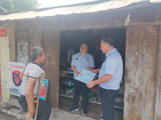 为身残零售户送证上门。