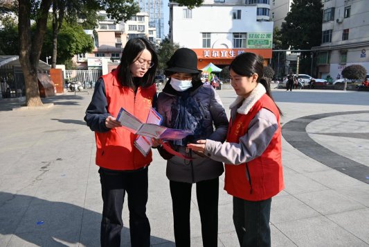 向居民宣传法律法规