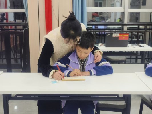 【文化书院】济南市凤城街道新东方华庭社区：公益课堂启新篇 缤纷课程助成长(图1)