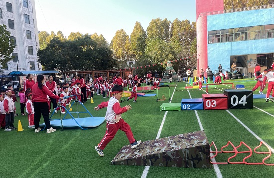 �����кӶ������ֱ����׶�԰��������ɫ���� ���м�ʵ���׶�ȫ��