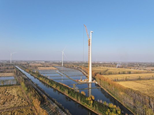 5、风电动臂塔机吊装