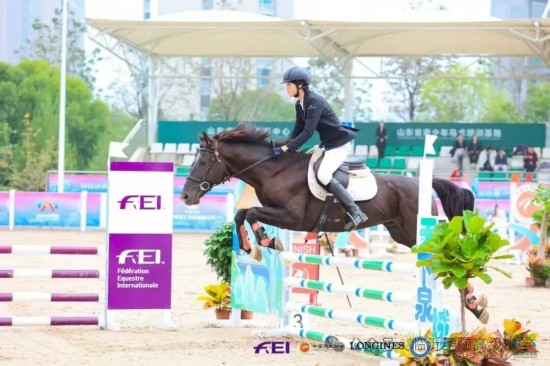 目标如炬,驭梦前行丨临沂圣陶高级中学“马术之星”刘一诺的荣耀之路