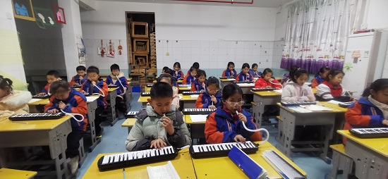 莒南县第三小学口风琴社团奏响校园新旋律