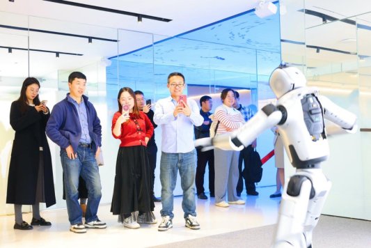 2026开局看深蓝：近20家主流财经新媒体齐聚青岛，共探向海图强高质量发展新路径