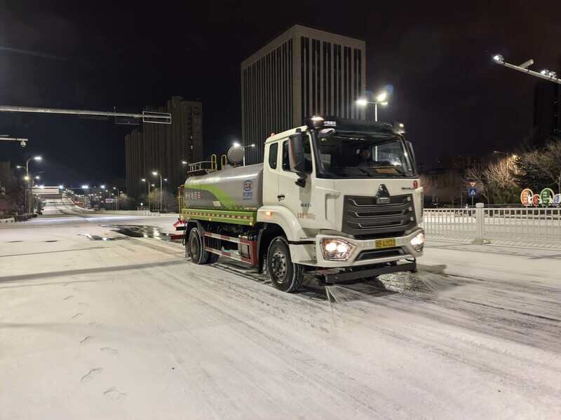 雪落岛城温暖同行——青岛市闻雪而动为平安出行“破冰”护航(图3)