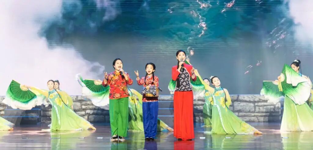 沂蒙精神代代传 | 临沂职业学院大学生艺术团参与宣讲活动临沂市两会专场