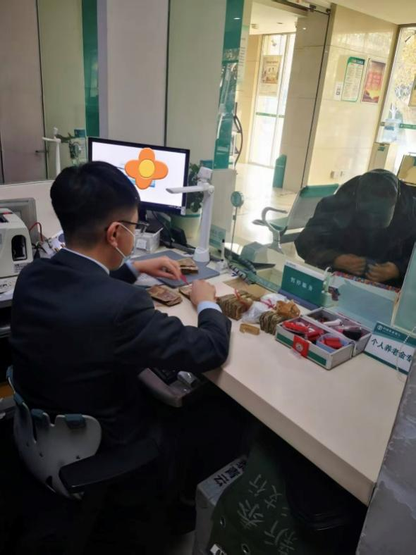 农行泰安新泰青云支行暖心兑换零钞解民忧