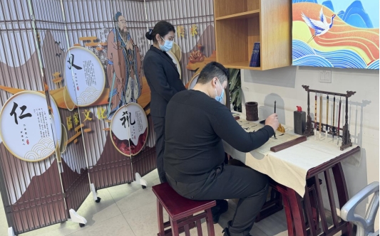 儒韵润服务点赞暖新春——济宁移动曲阜春秋路营业厅“三重好礼”解锁新年新体验(图1)