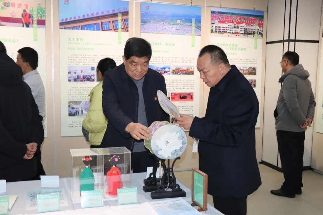 菏泽一中组织部分党员参观菏泽市“百点话清廉”图片展